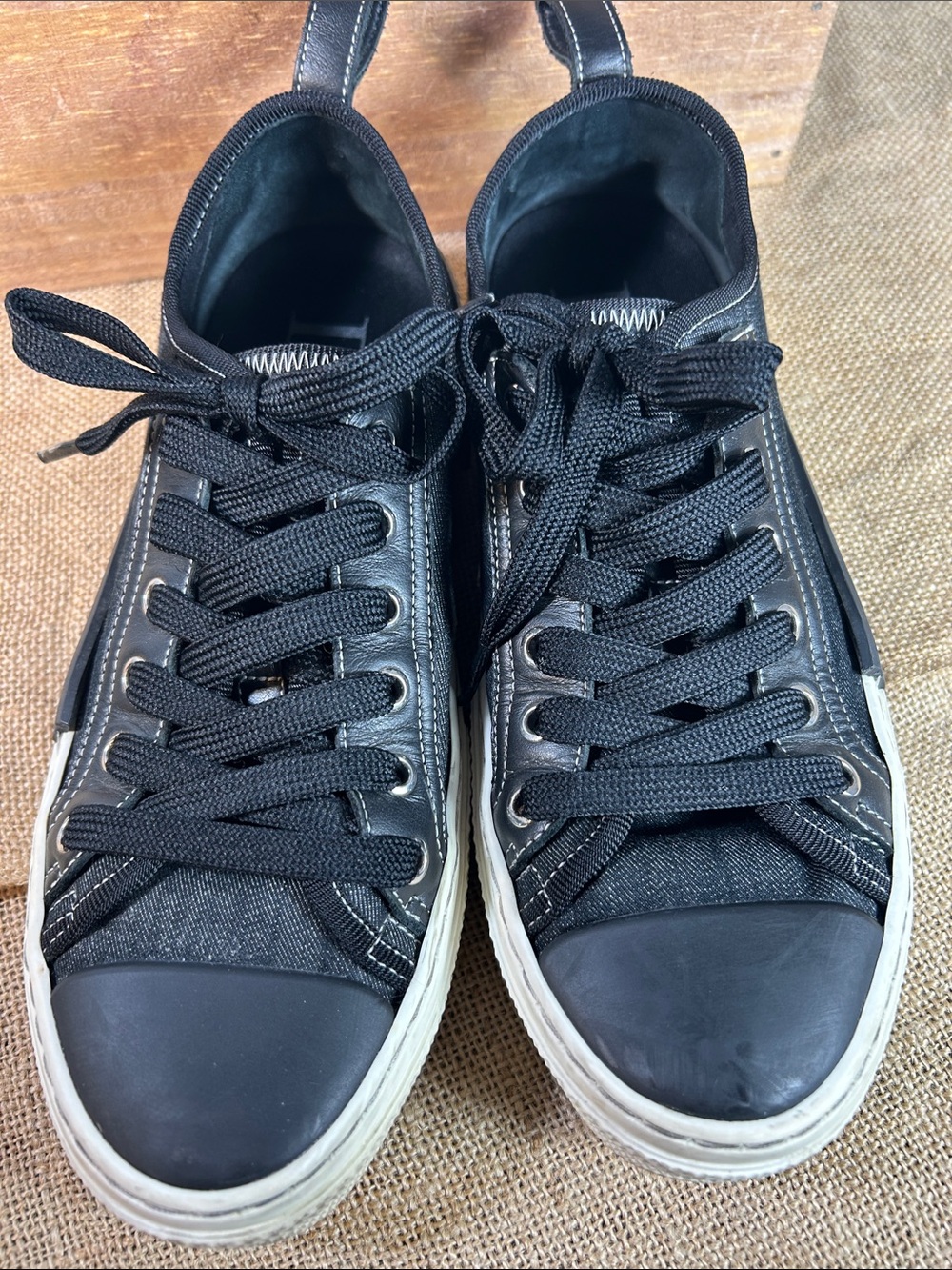 Dior B23 Black Low-Top Canvas Sneakers with White Sole - Picture 4 of 16